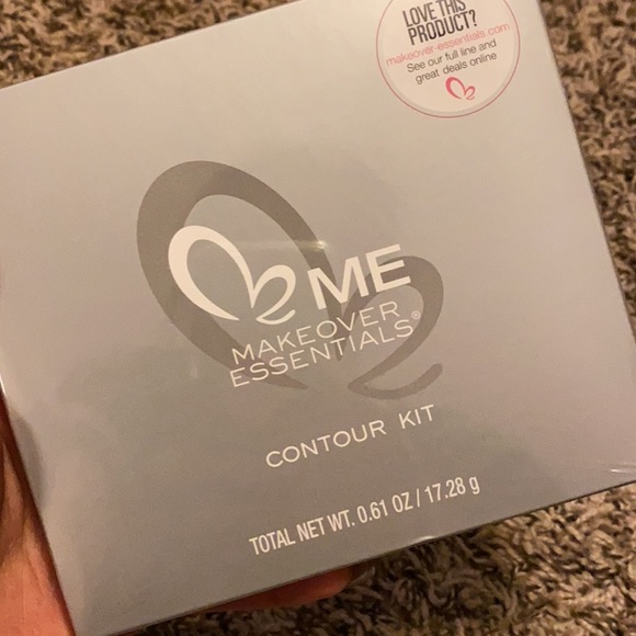 ME Makeover Essentials Makeup Set (NEW) - Picture 2 of 7